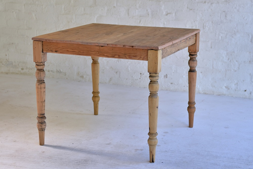 036 B Cafe table ornate